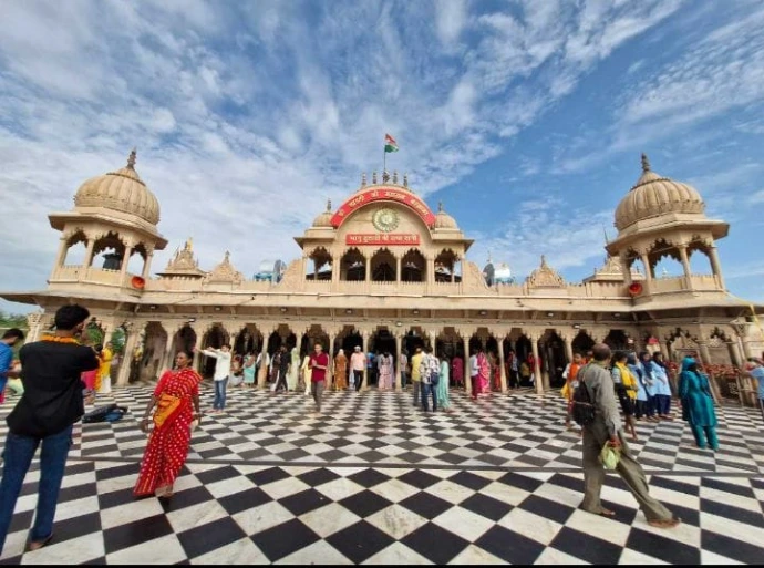 this is Barsana Radha Rani Mahal Located the barsana